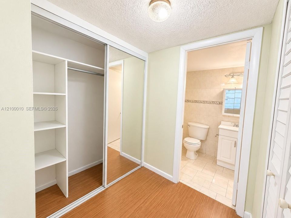 For Rent: $1,600 (1 beds, 1 baths, 790 Square Feet)