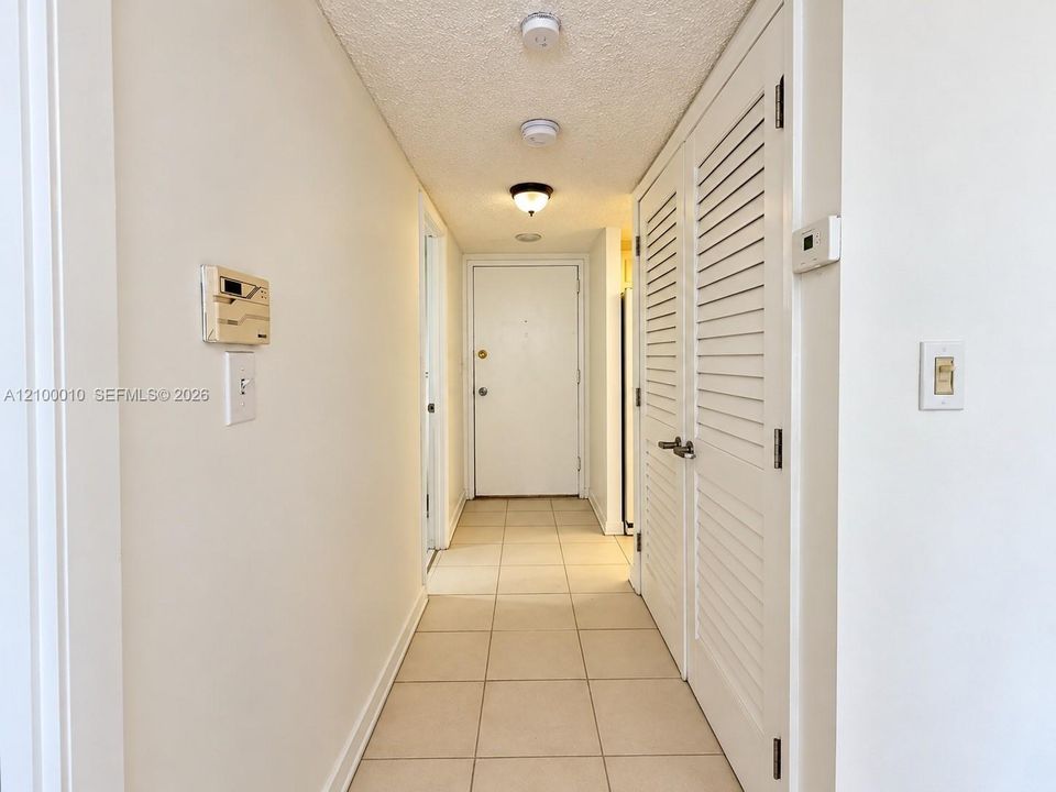 For Rent: $1,600 (1 beds, 1 baths, 790 Square Feet)