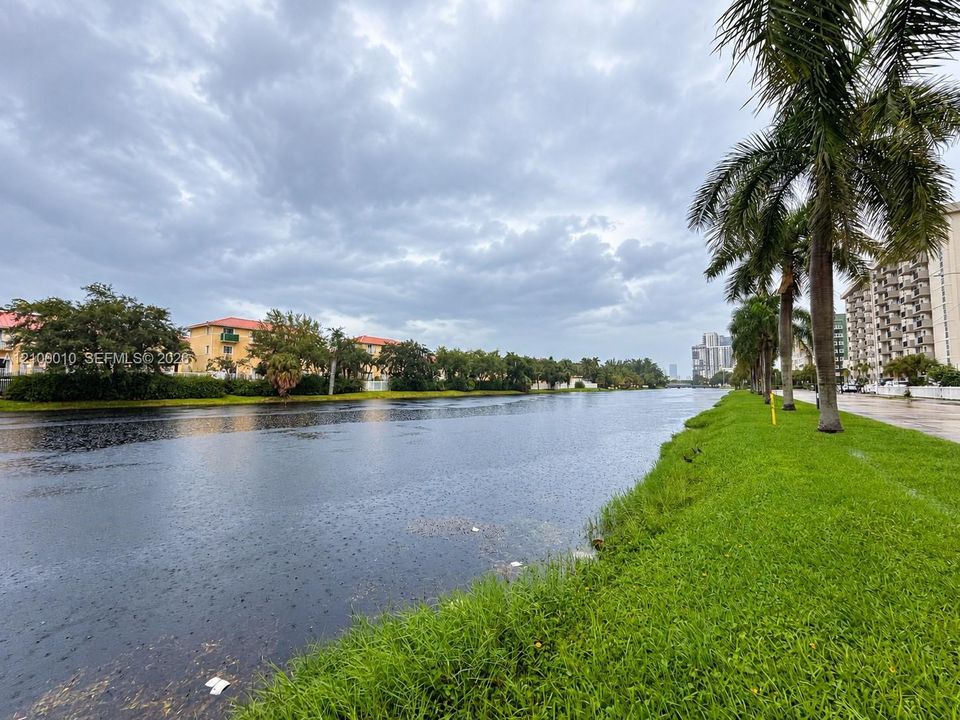 For Rent: $1,600 (1 beds, 1 baths, 790 Square Feet)