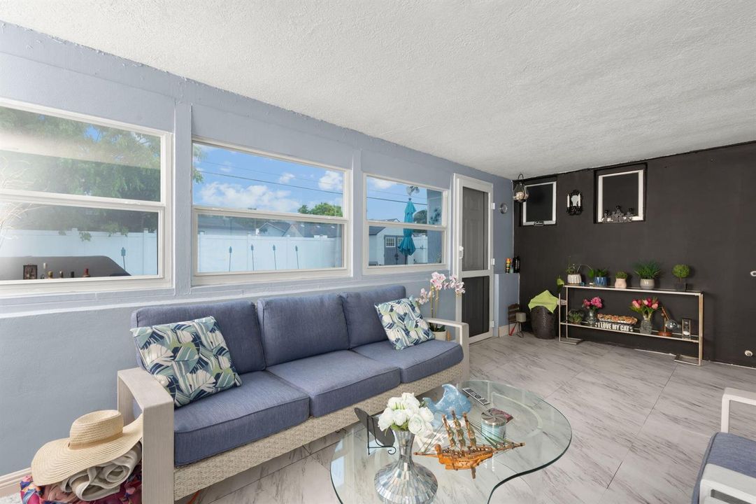 23-web-or-mls-7541 Hope St, Hollywood, F