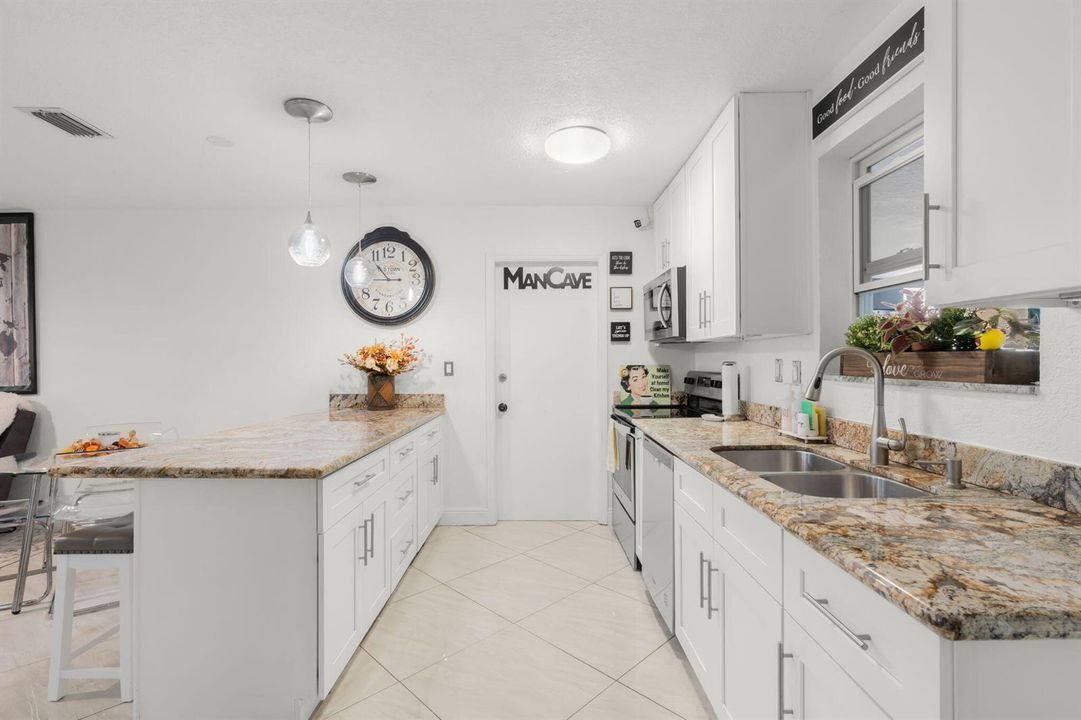 16-web-or-mls-7541 Hope St, Hollywood, F