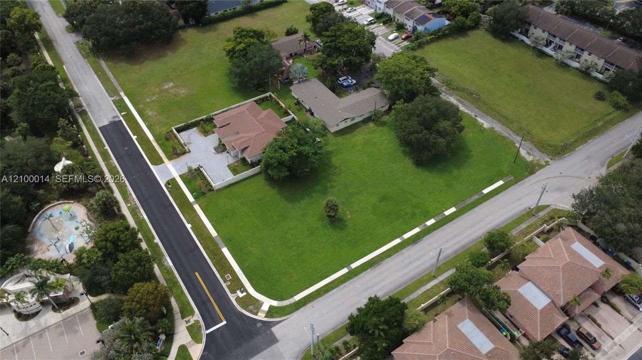 For Sale: $1,300,000 (0.83 acres)