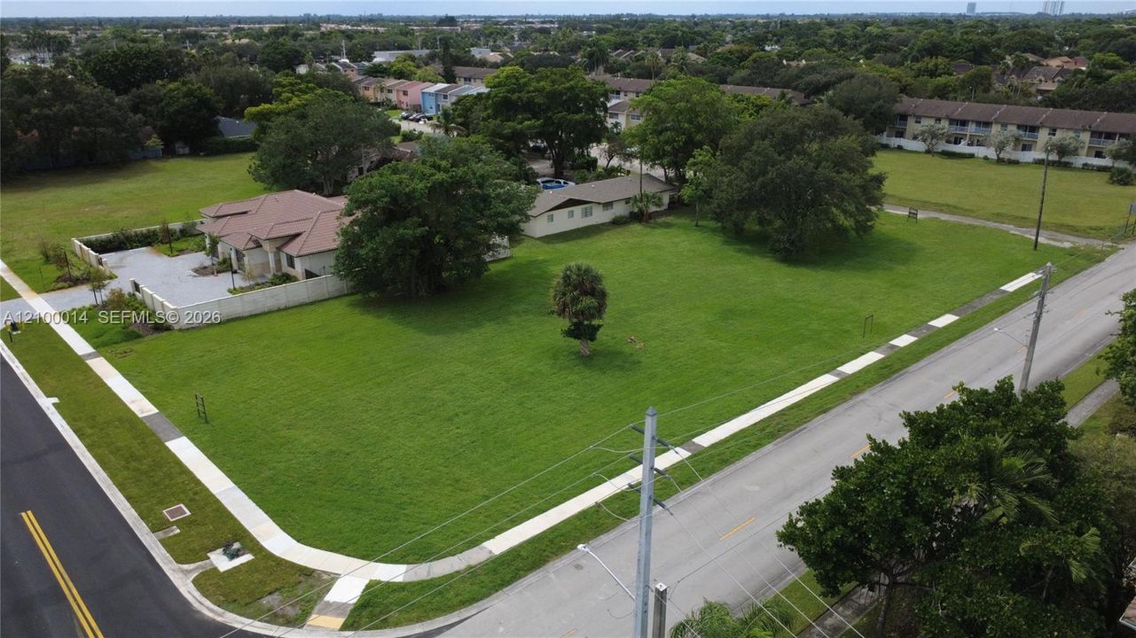 For Sale: $1,300,000 (0.83 acres)