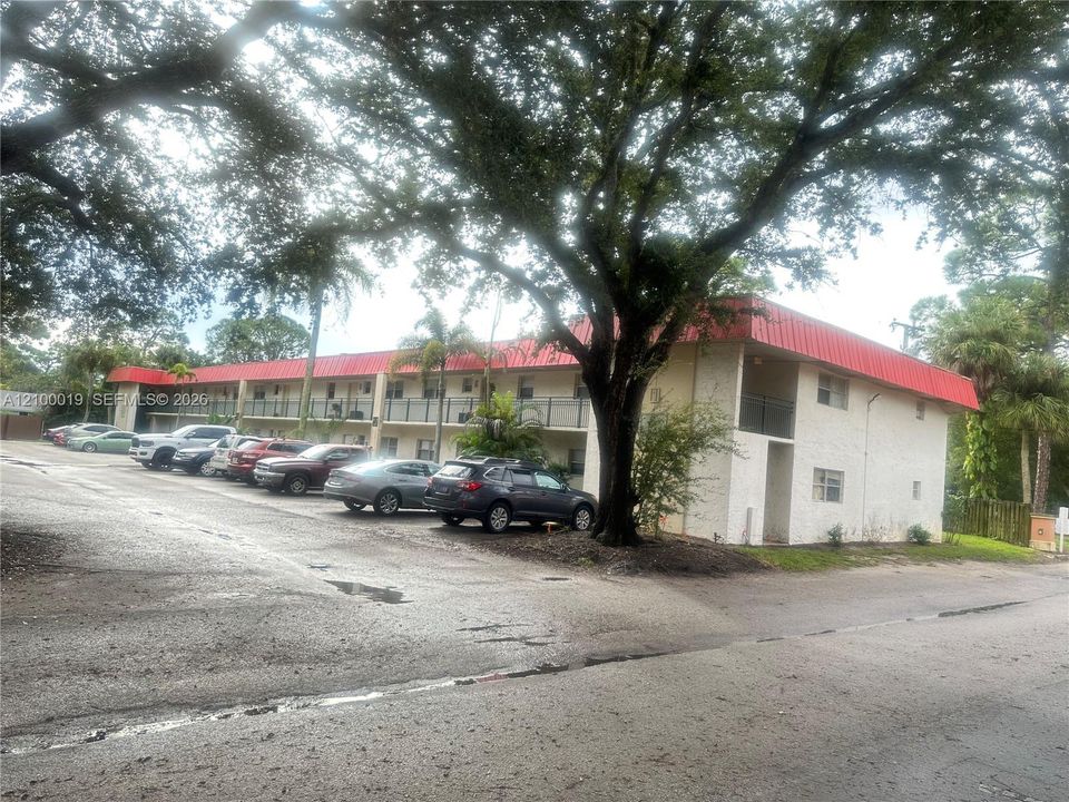 For Rent: $1,650 (2 beds, 2 baths, 932 Square Feet)