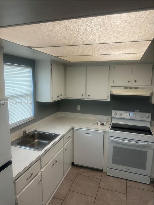For Rent: $1,650 (2 beds, 2 baths, 932 Square Feet)