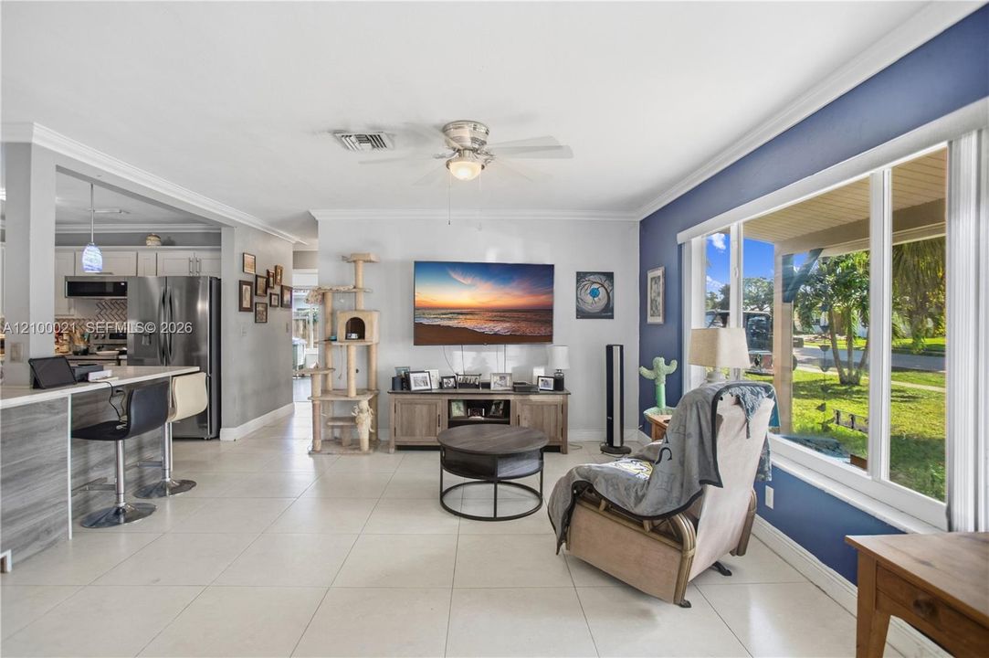 En Venta: $549,900 (2 camas, 2 baños, 1308 Pies cuadrados)