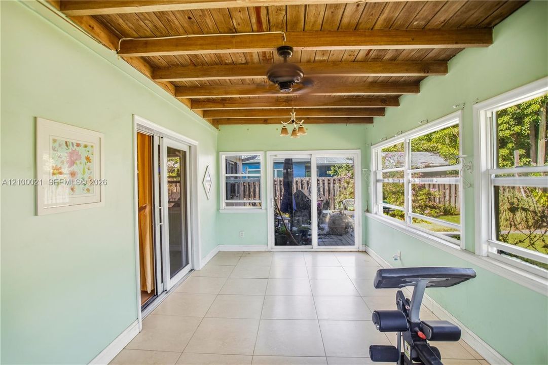 En Venta: $549,900 (2 camas, 2 baños, 1308 Pies cuadrados)