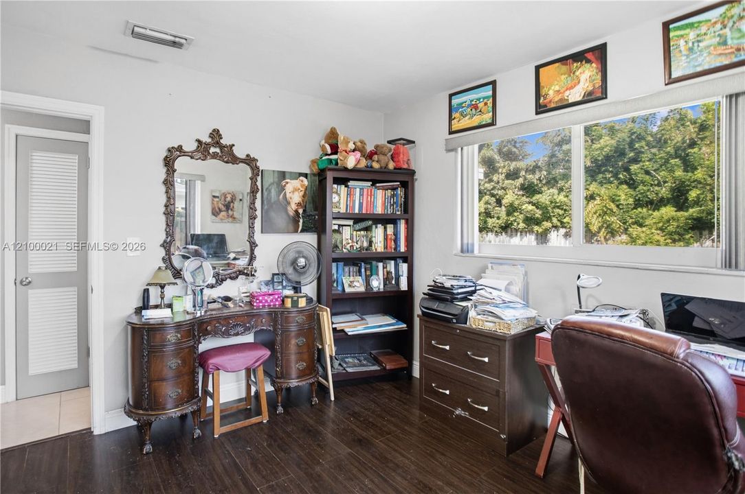 En Venta: $549,900 (2 camas, 2 baños, 1308 Pies cuadrados)
