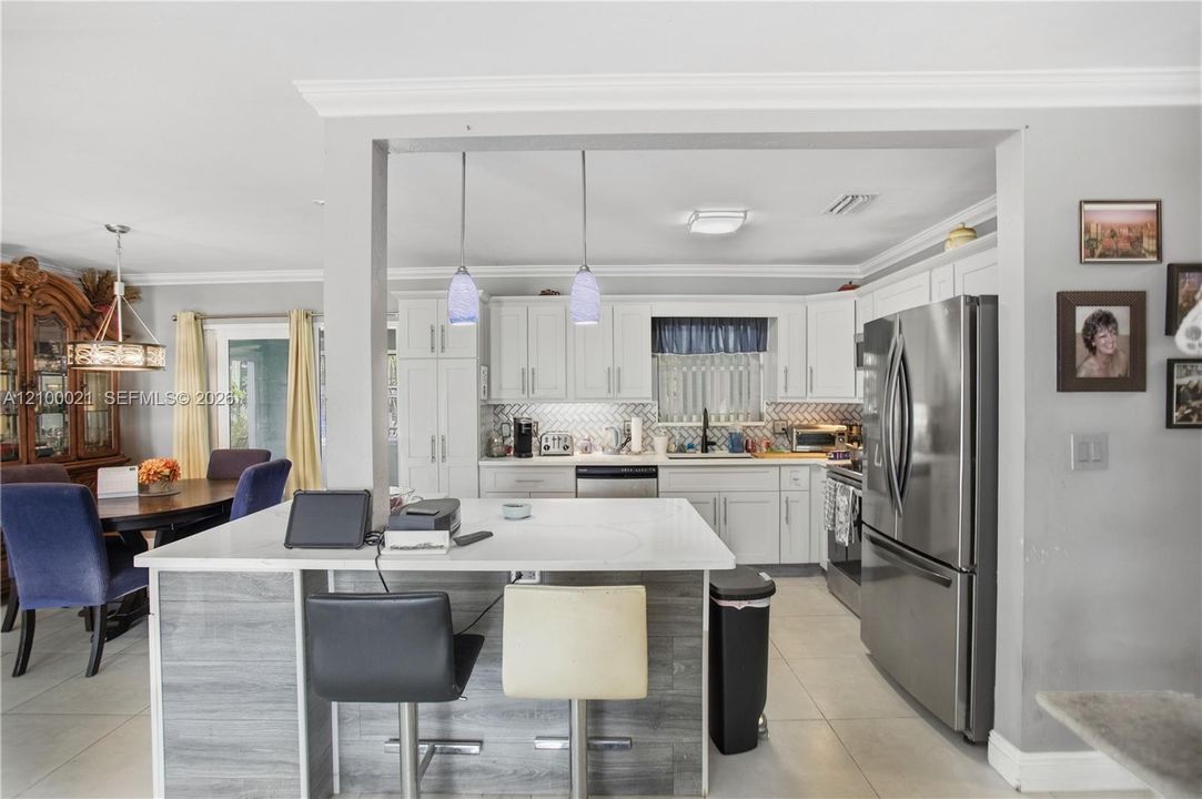 En Venta: $549,900 (2 camas, 2 baños, 1308 Pies cuadrados)