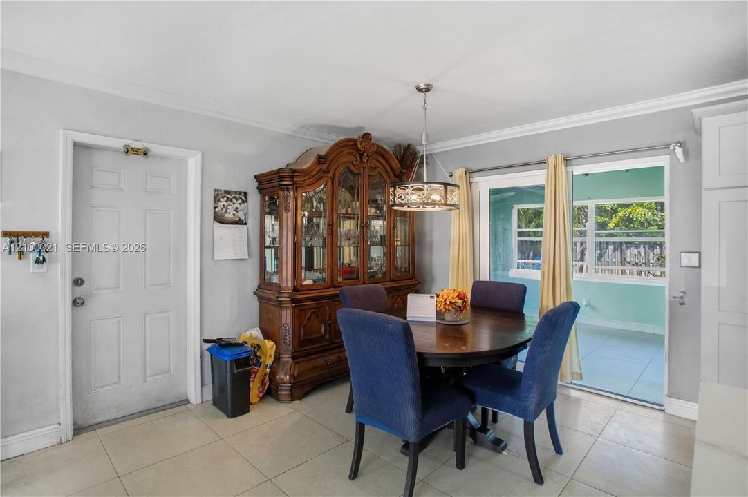 En Venta: $549,900 (2 camas, 2 baños, 1308 Pies cuadrados)