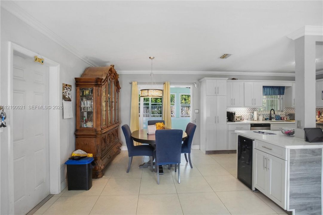 En Venta: $549,900 (2 camas, 2 baños, 1308 Pies cuadrados)