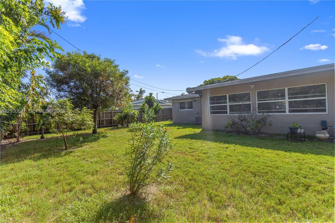 En Venta: $549,900 (2 camas, 2 baños, 1308 Pies cuadrados)
