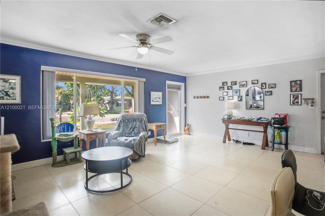 En Venta: $549,900 (2 camas, 2 baños, 1308 Pies cuadrados)