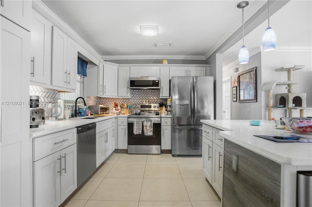 En Venta: $549,900 (2 camas, 2 baños, 1308 Pies cuadrados)