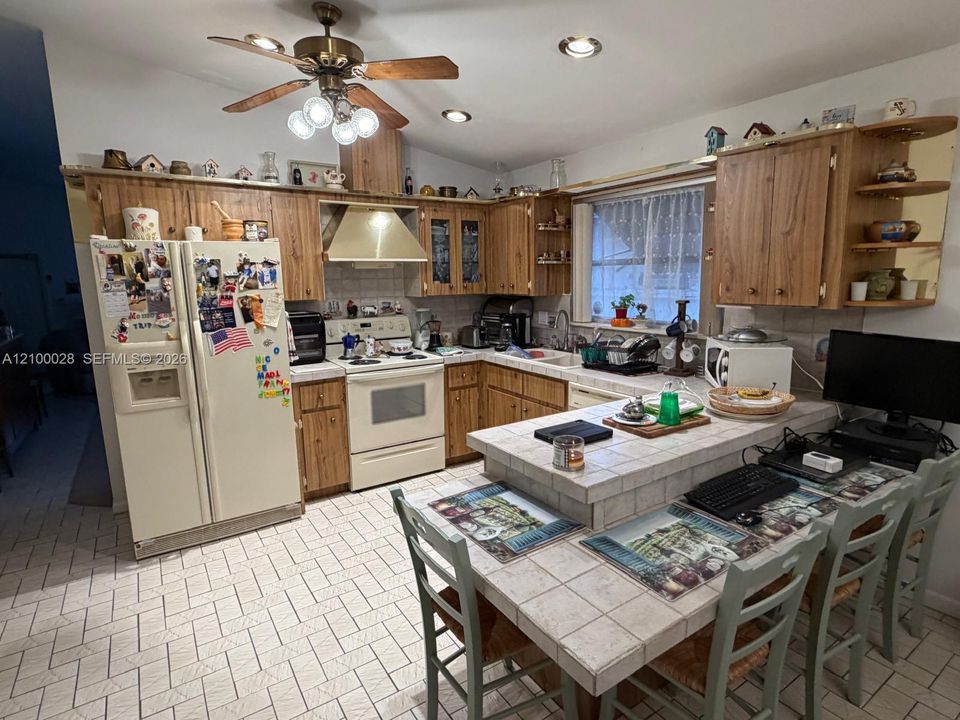 В аренду: $3,900 (3 спален, 2 ванн, 1863 Квадратных фут)