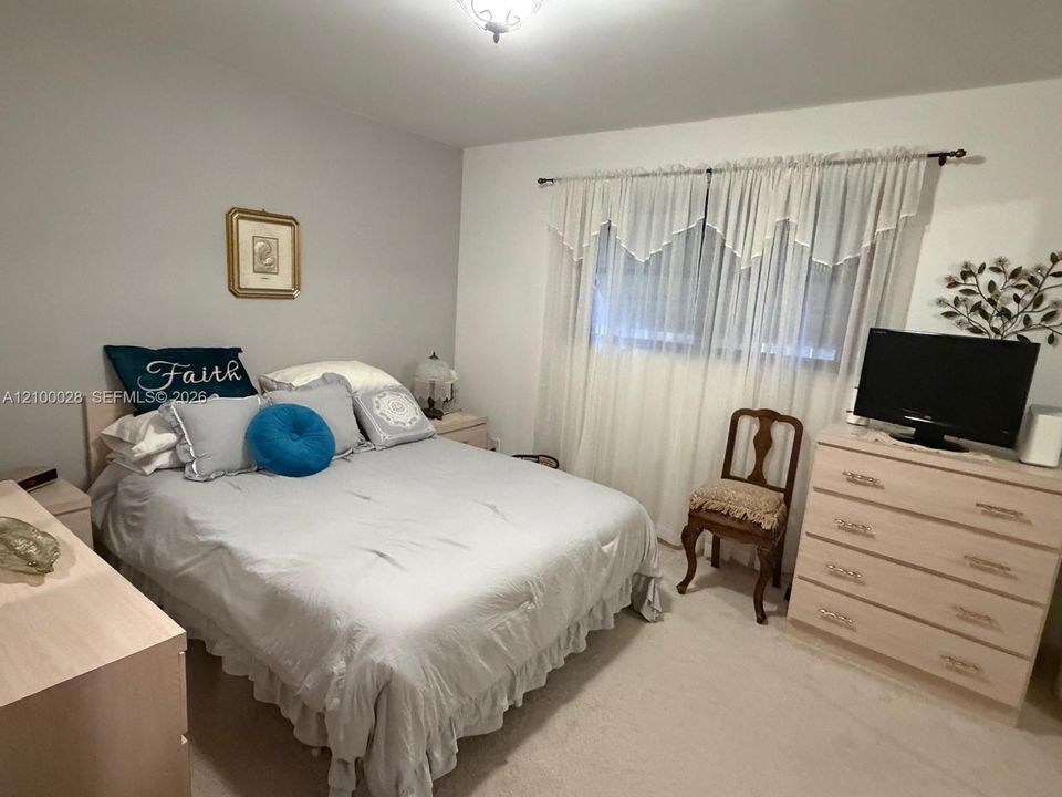 В аренду: $3,900 (3 спален, 2 ванн, 1863 Квадратных фут)