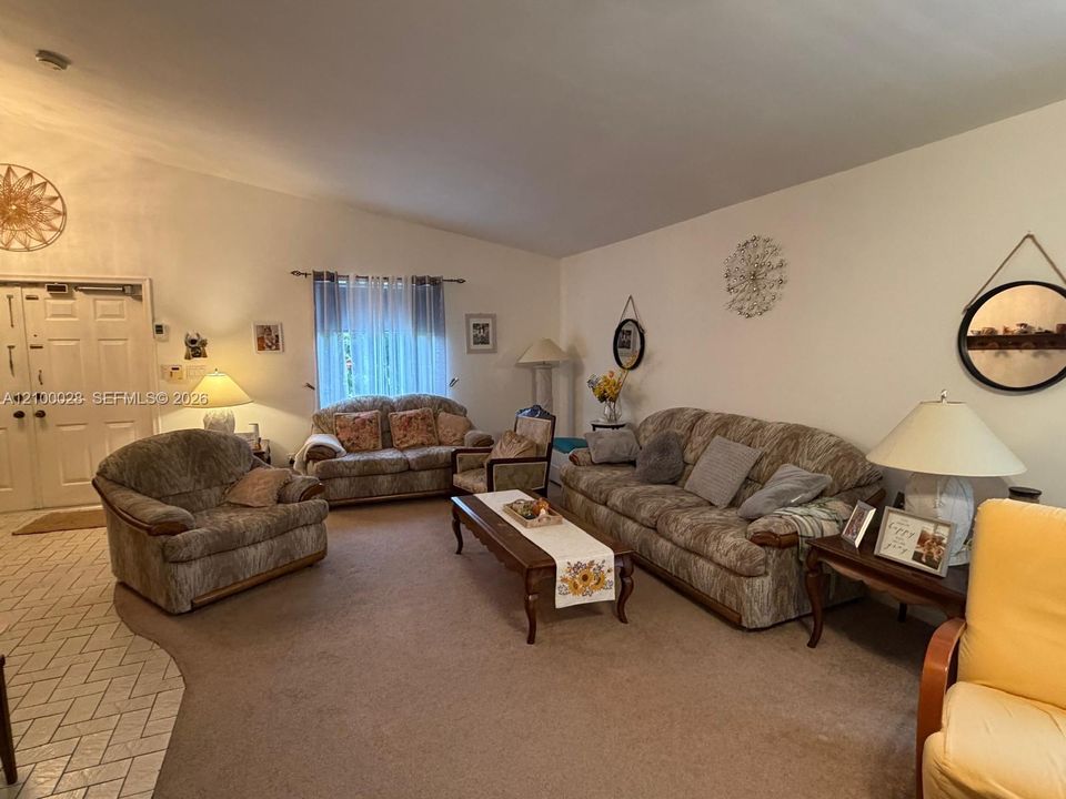 В аренду: $3,900 (3 спален, 2 ванн, 1863 Квадратных фут)