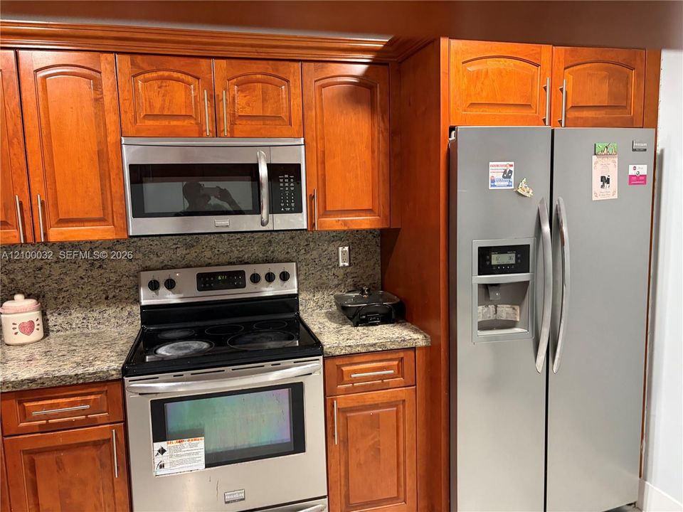For Rent: $3,600 (3 beds, 2 baths, 2088 Square Feet)