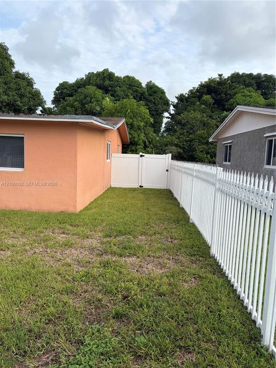 For Rent: $3,600 (3 beds, 2 baths, 2088 Square Feet)
