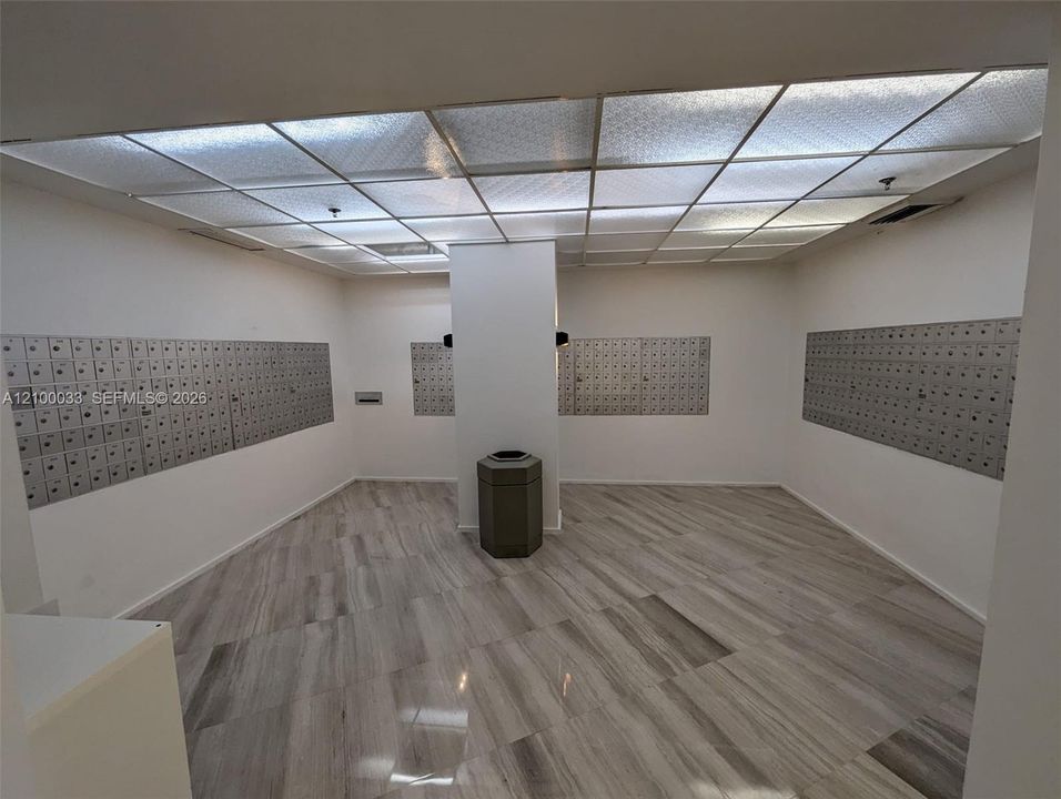 For Rent: $2,300 (1 beds, 1 baths, 991 Square Feet)