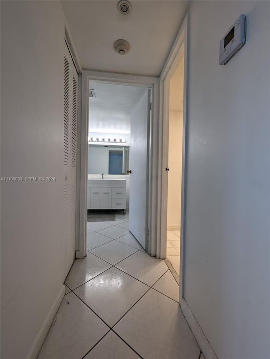 For Rent: $2,300 (1 beds, 1 baths, 991 Square Feet)
