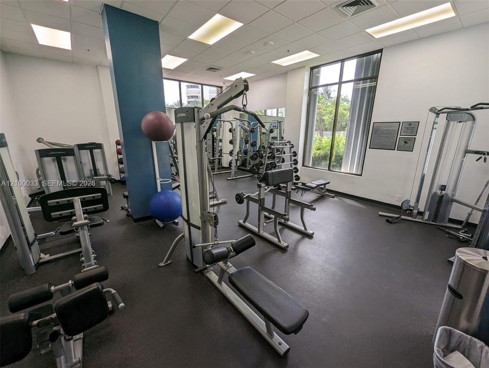 For Rent: $2,300 (1 beds, 1 baths, 991 Square Feet)