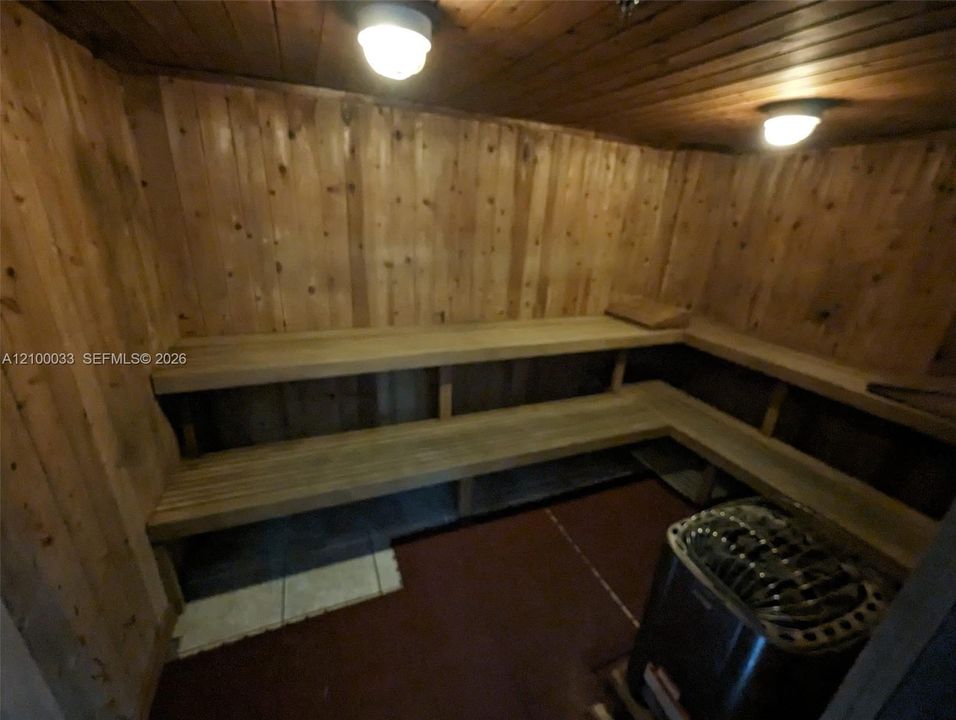 For Rent: $2,300 (1 beds, 1 baths, 991 Square Feet)