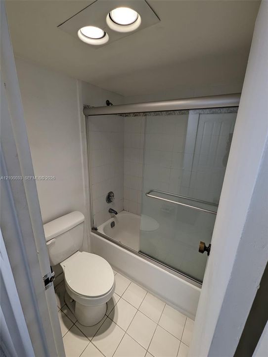 For Rent: $2,300 (1 beds, 1 baths, 991 Square Feet)