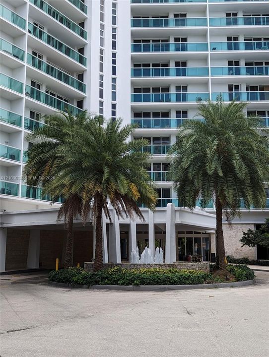 For Rent: $2,300 (1 beds, 1 baths, 991 Square Feet)