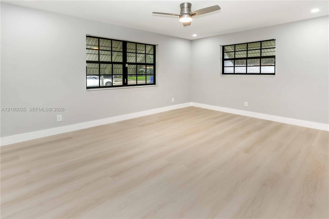 For Sale: $600,000 (2 beds, 1 baths, 1112 Square Feet)
