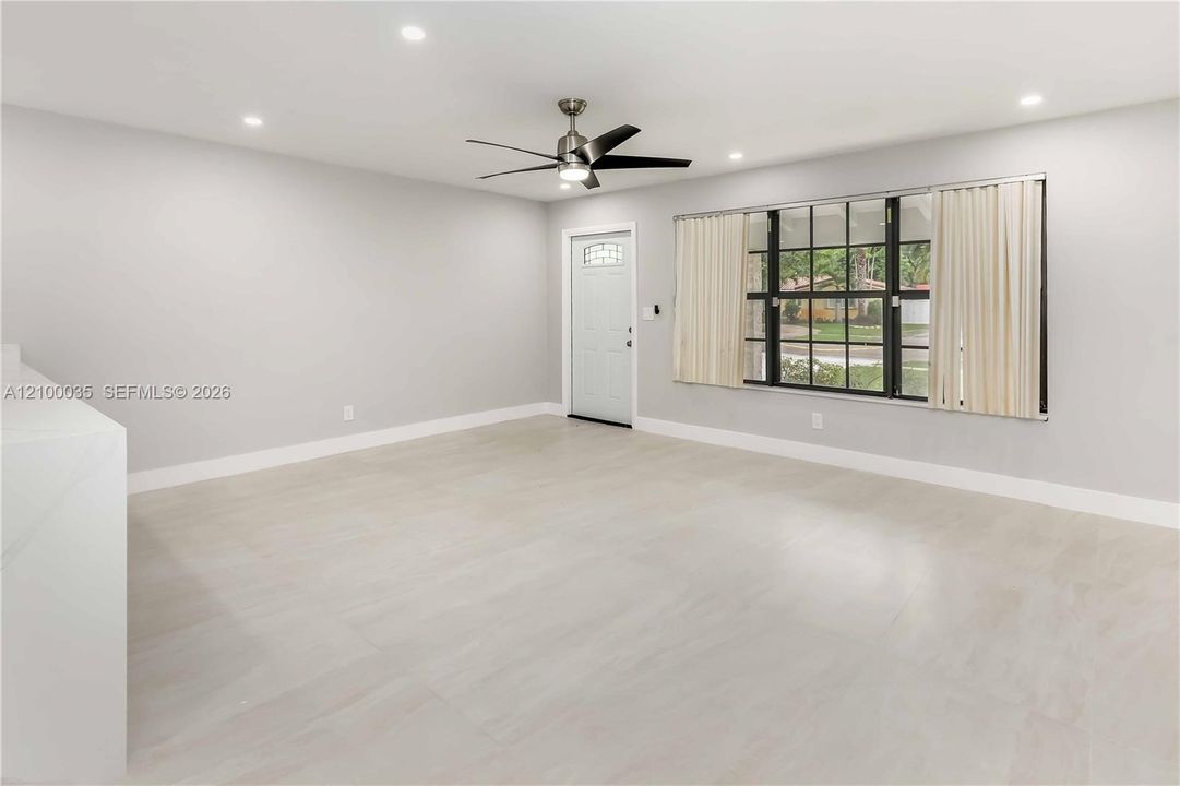For Sale: $600,000 (2 beds, 1 baths, 1112 Square Feet)