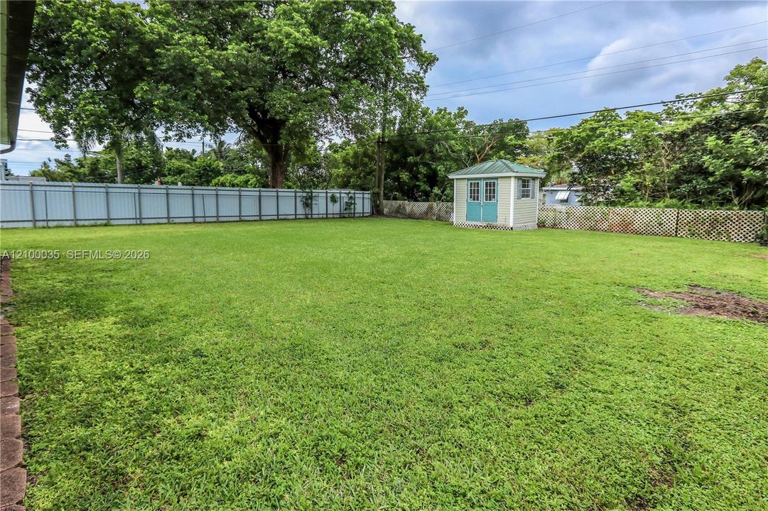 For Sale: $600,000 (2 beds, 1 baths, 1112 Square Feet)