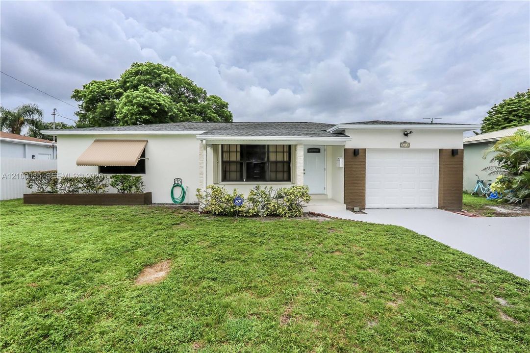 For Sale: $600,000 (2 beds, 1 baths, 1112 Square Feet)