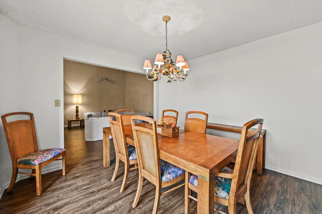08 Dining room 02