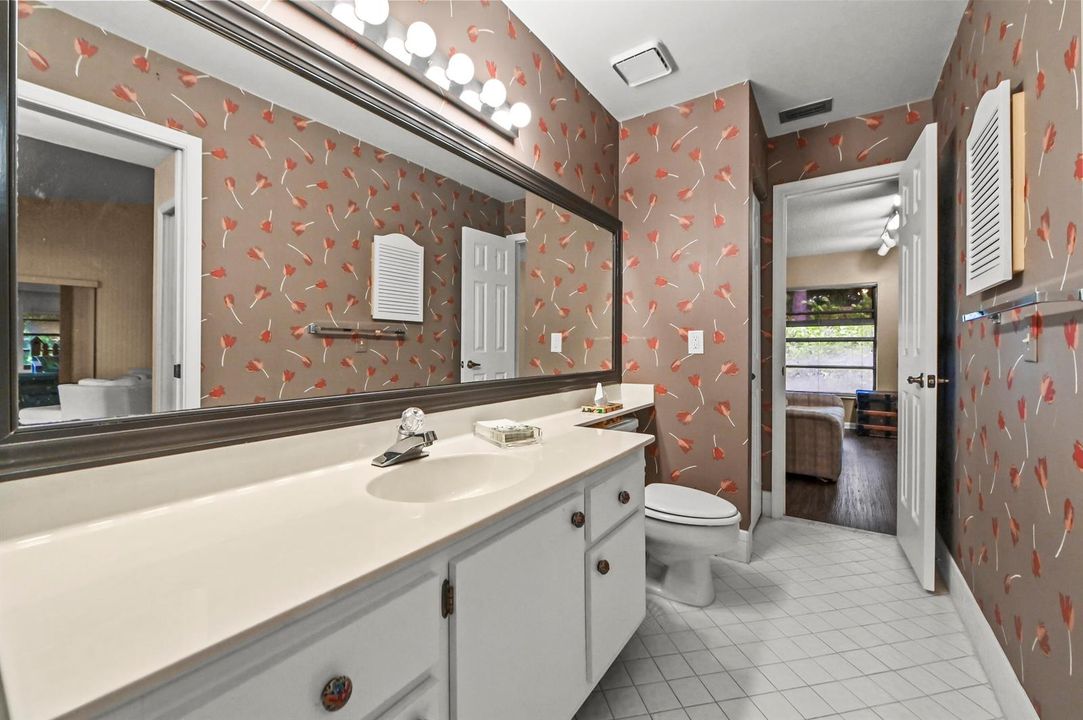 20 Bathroom 02