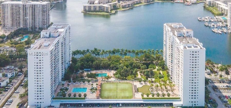 В аренду: $2,700 (2 спален, 2 ванн, 1220 Квадратных фут)