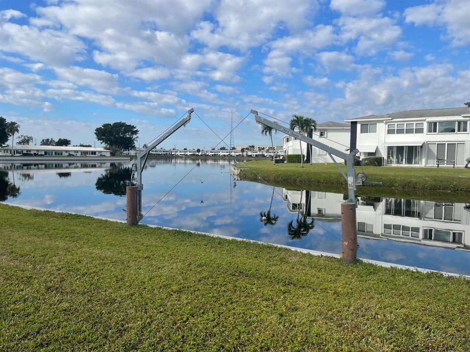 SEAWALL & DAVITS