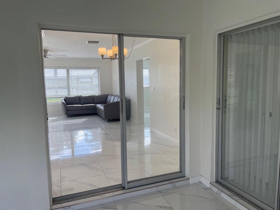 LOOKING TO DINING & LIVING ROOM