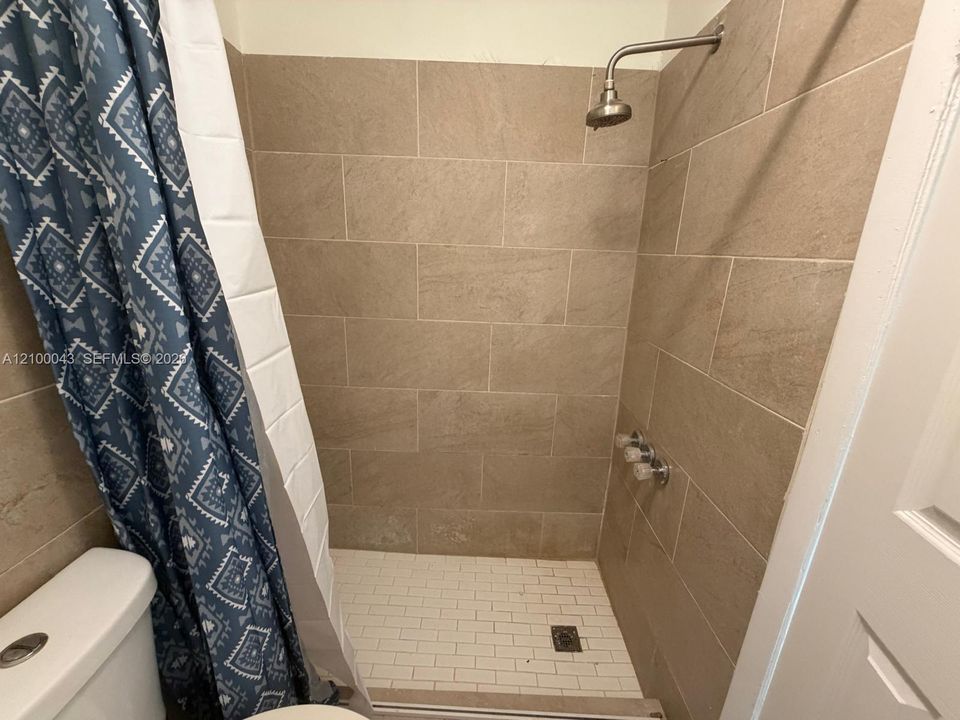 For Rent: $2,500 (2 beds, 1 baths, 1569 Square Feet)