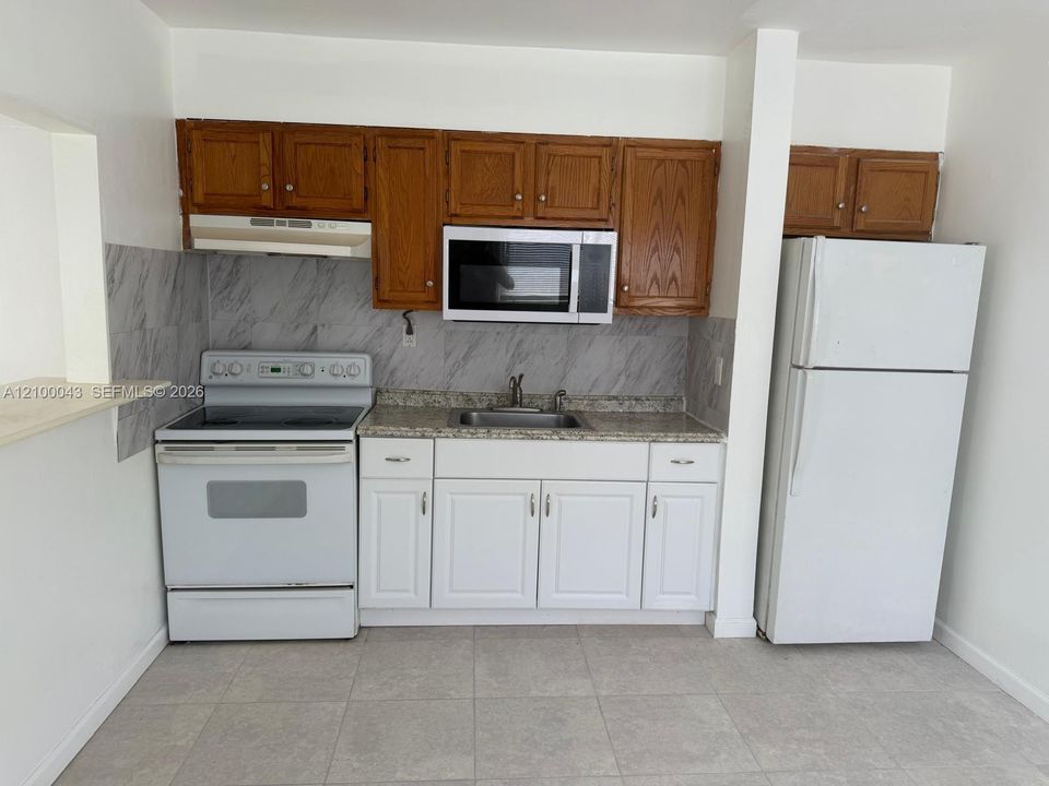For Rent: $2,500 (2 beds, 1 baths, 1569 Square Feet)