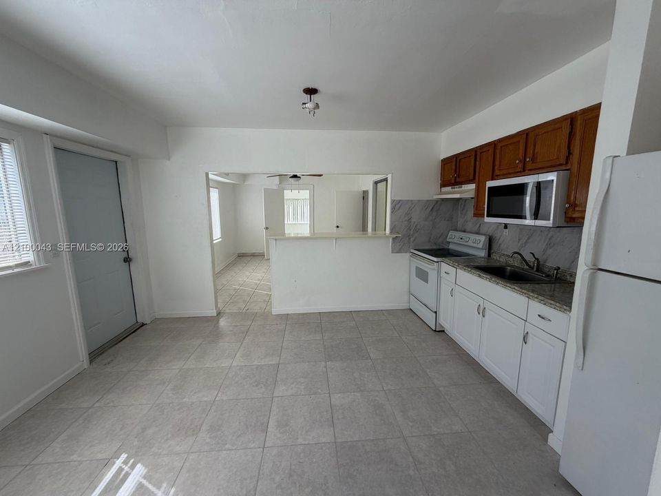 For Rent: $2,500 (2 beds, 1 baths, 1569 Square Feet)