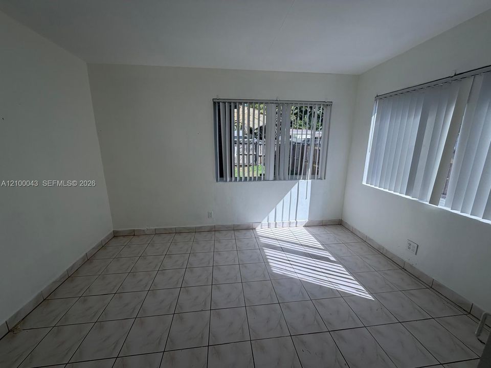 For Rent: $2,500 (2 beds, 1 baths, 1569 Square Feet)