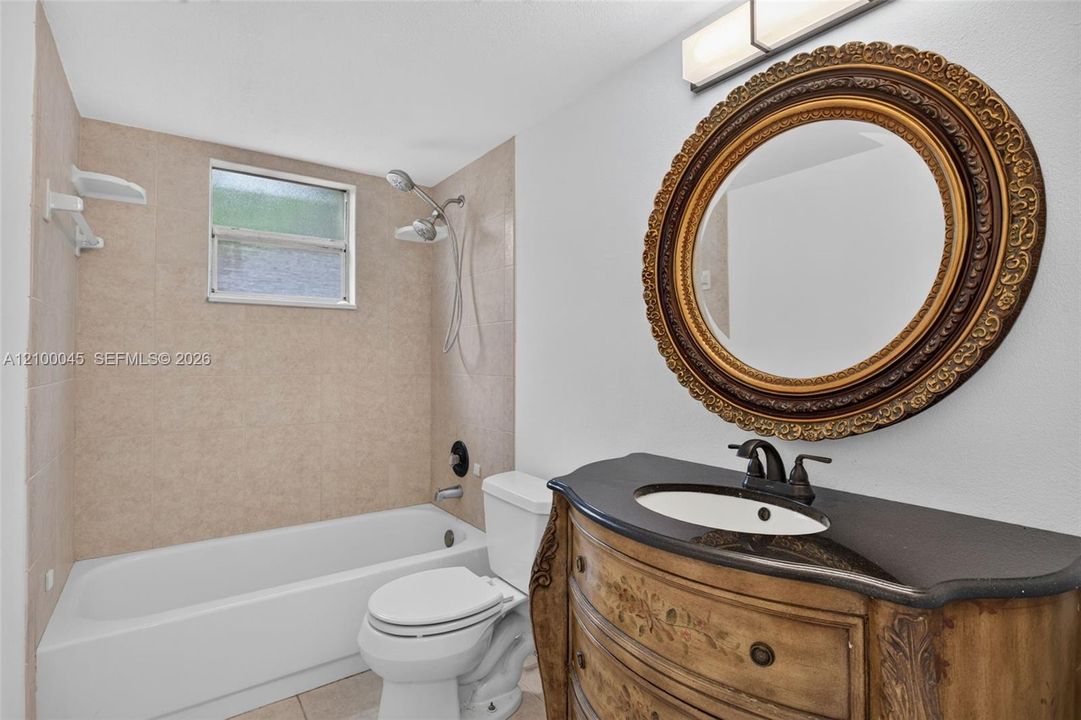 На продажу: $189,995 (2 спален, 1 ванн, 880 Квадратных фут)