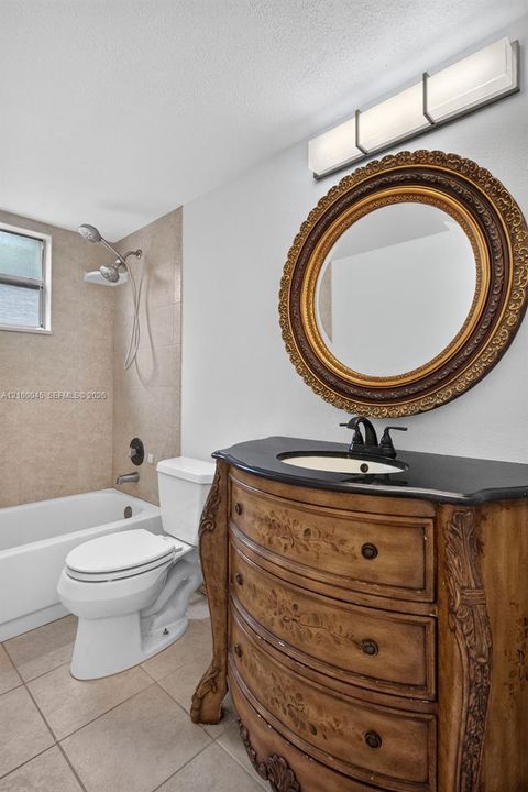 На продажу: $189,995 (2 спален, 1 ванн, 880 Квадратных фут)