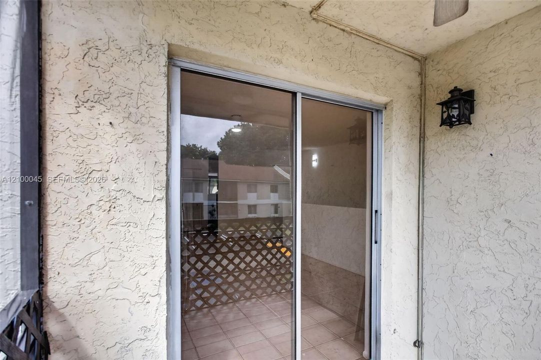 На продажу: $189,995 (2 спален, 1 ванн, 880 Квадратных фут)