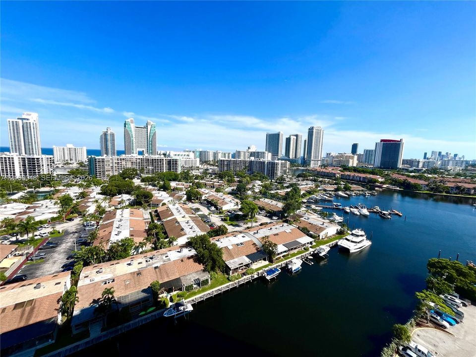 For Rent: $2,900 (2 beds, 2 baths, 1280 Square Feet)