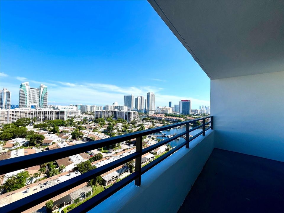 For Rent: $2,900 (2 beds, 2 baths, 1280 Square Feet)