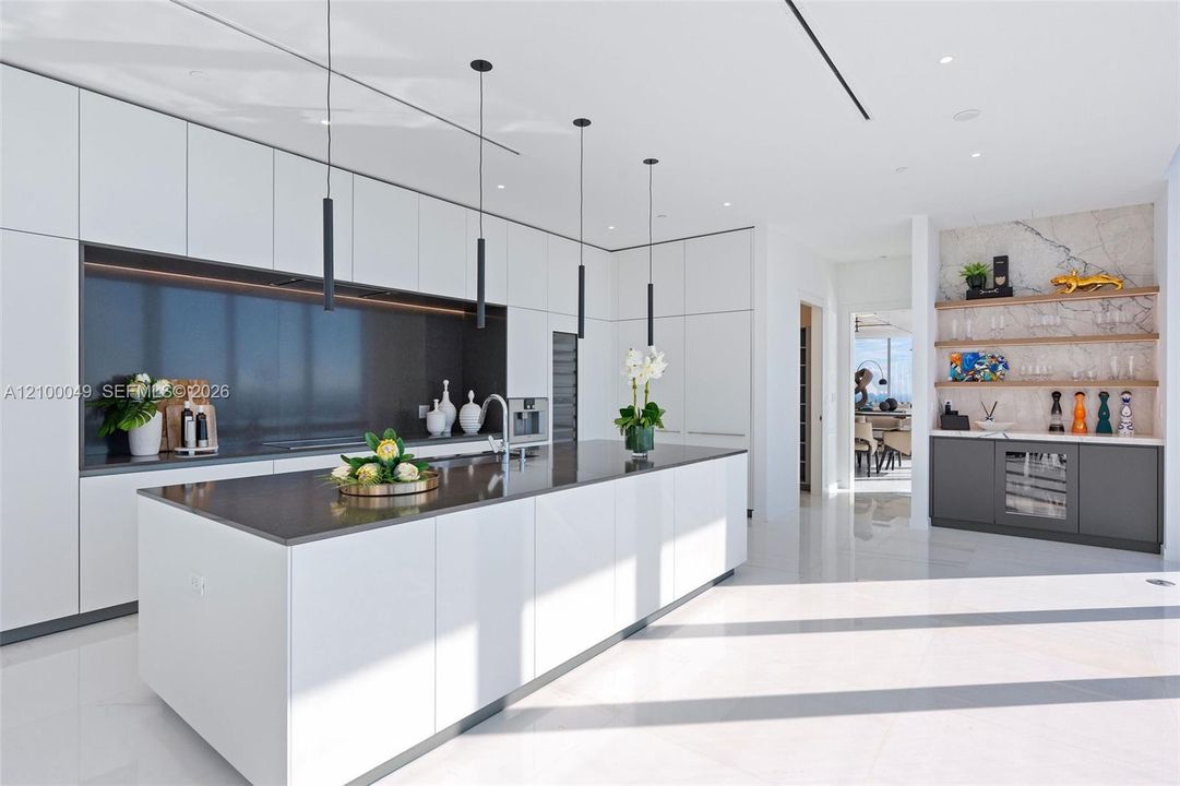 For Sale: $21,900,000 (6 beds, 6 baths, 9089 Square Feet)