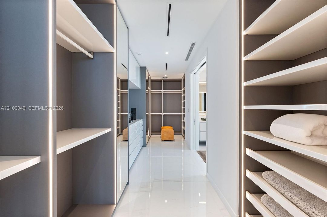 For Sale: $21,900,000 (6 beds, 6 baths, 9089 Square Feet)