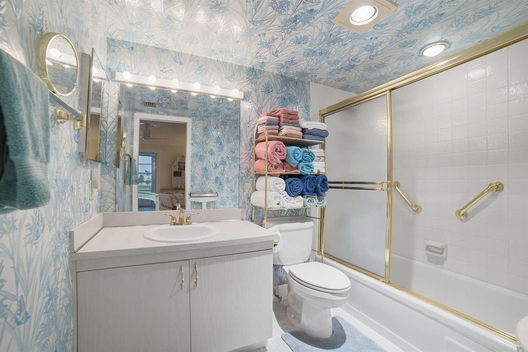 14-Bathroom